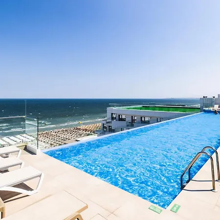 Tropicana - Infinity Pool & Апартаменты