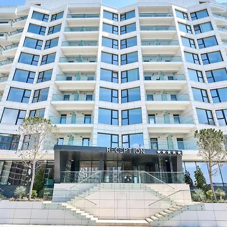 Tropicana - Infinity Pool & Апартаменты Нэводари